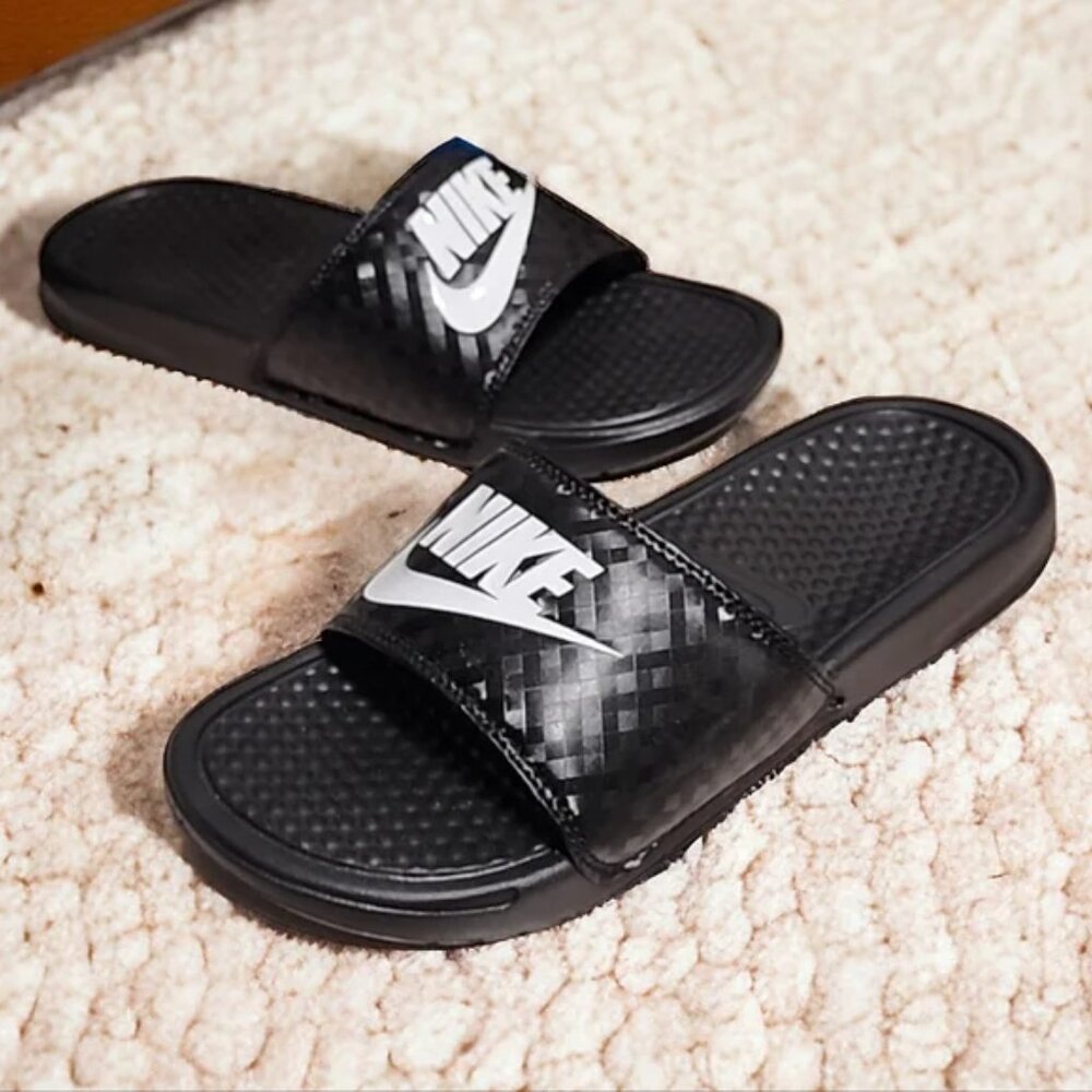 NIKE BENASSI Black Slides Womens 7 Summer Sandals Pool Beach - Picture 4 of 12